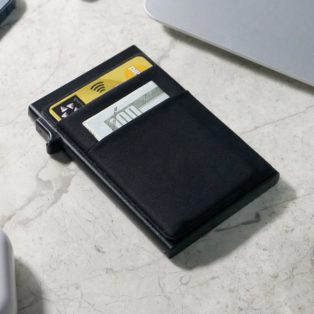 Black Vault | Tarjetero Smart Minimalista Antirrobo