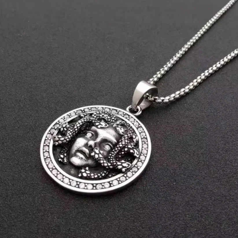 👁 Mitos que llevas contigo: La nueva colección de collares de Millennialsxy con significado