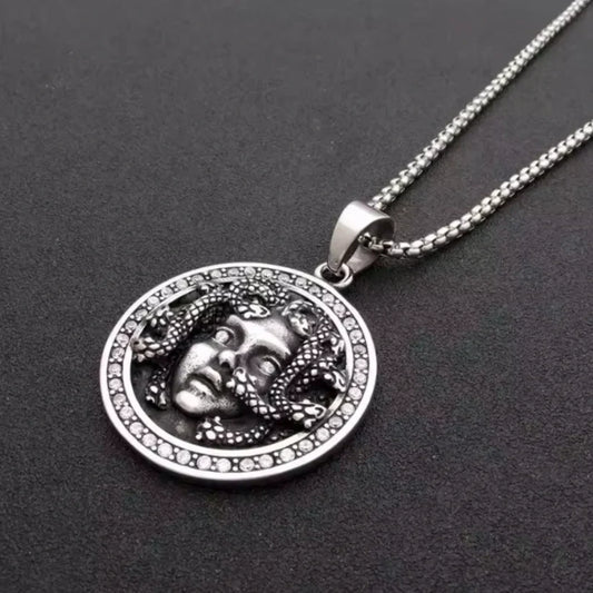 👁 Mitos que llevas contigo: La nueva colección de collares de Millennialsxy con significado