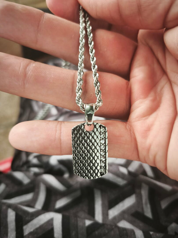 Foto real de cliente: collar de acero MillennialsXY